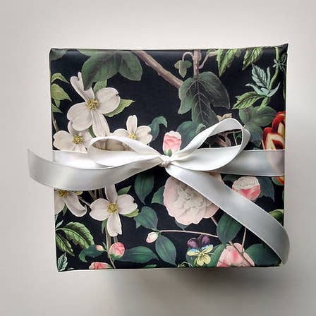 Ensemble de papier cadeau Language of Flowers : Lovers Design pour la vente par Fable & Fen, LLC