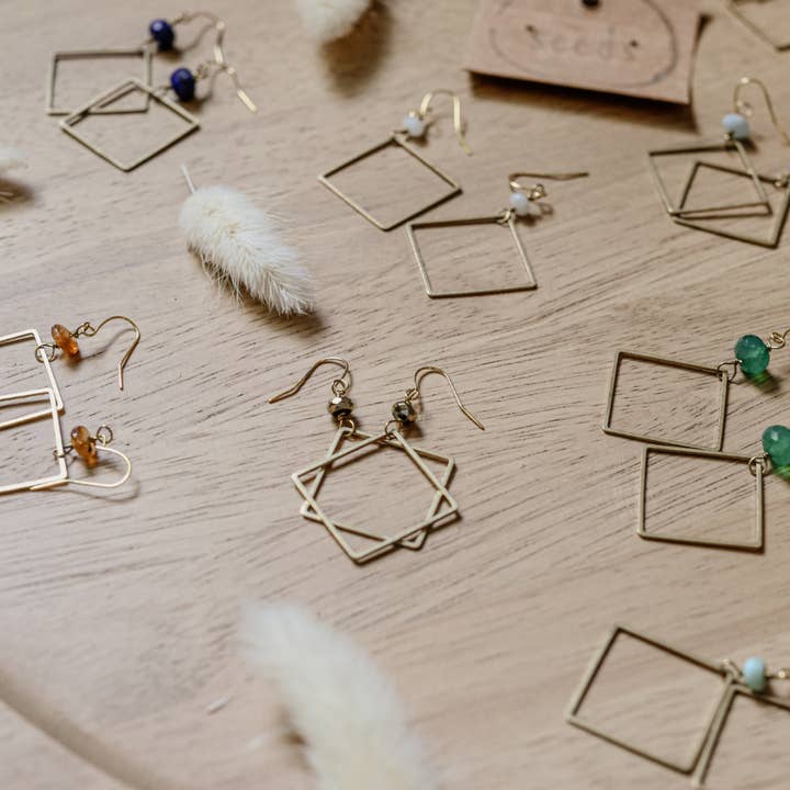Seeds - Wholesale Hangende/ronde oorbellen - Julia oorbellen | koperen vierkante bedeltjes, echte stenen kralen1
