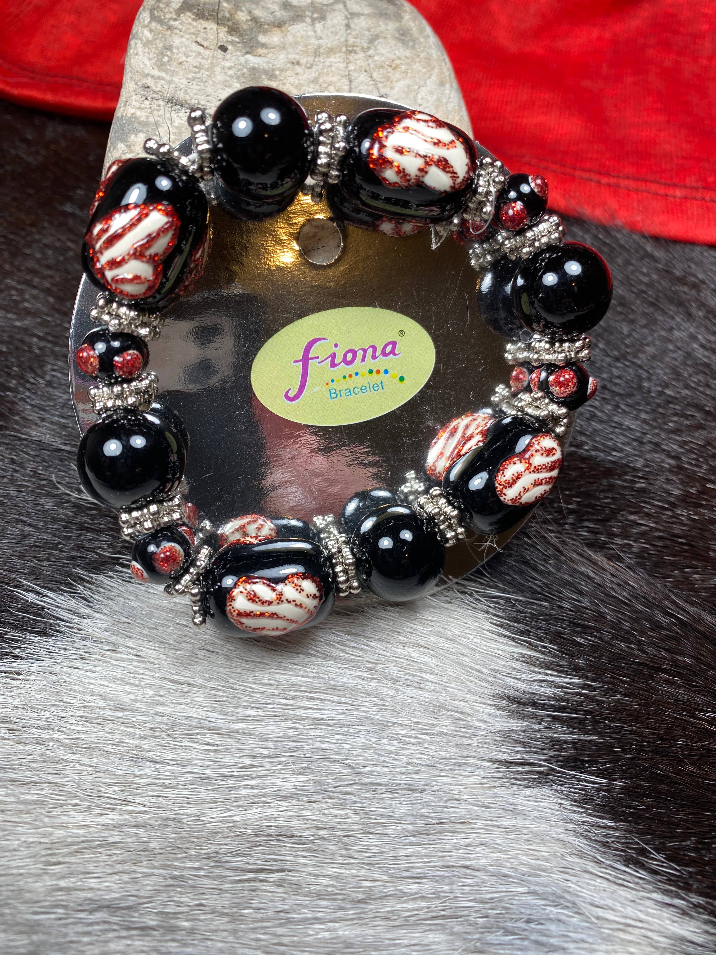 Fiona Accessories - Vente Bracelet de perles - Bracelets coeur Saint-Valentin 36 pièces avec affichage coeur rouge11