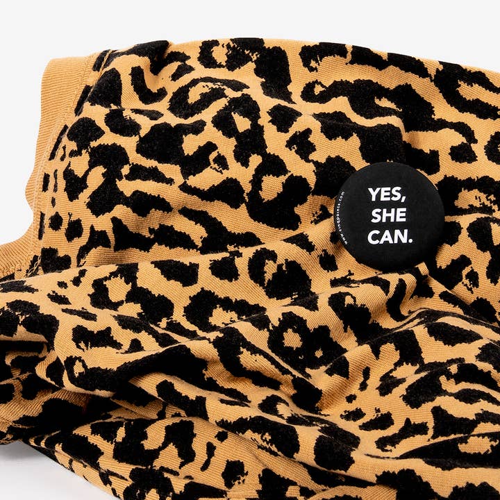 Cinqpoints - Wholesale Lapel Pin/Button - Mixed black and white buttons with quotes - Christmas Gift1