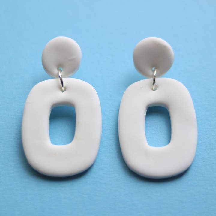 Pendientes ovalados blancos para venta al por mayor de mary earrings studio