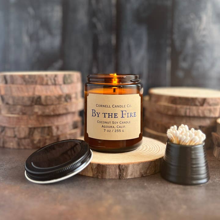 Par le Feu~Clou de Girofle+Bois de Santal+Fumée Bougie de 7 oz. en Cire de Coco et de Soja pour la vente par Cornell Candle Co.