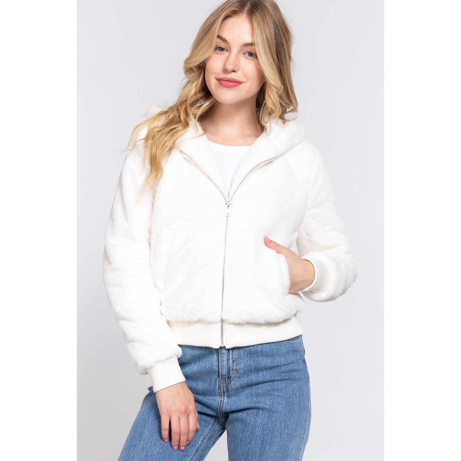 HiteJeans - Vente Veste – femme - VESTE À CAPUCHE ZIPPÉE EN FAUSSE FOURRURE14