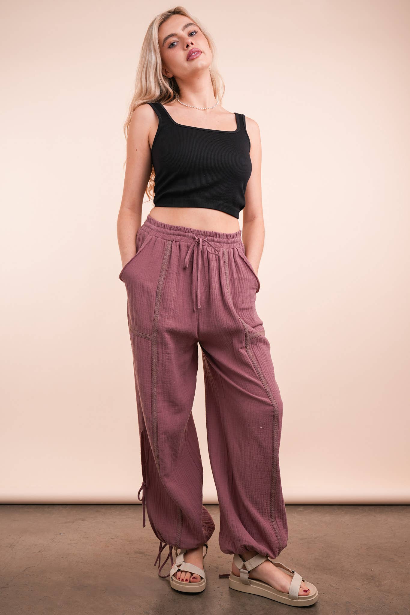 TORTORA Pantaloni Harem con Tunnel Laterale e Dettaglio in Pizzo in vendita all'ingrosso su Faire14