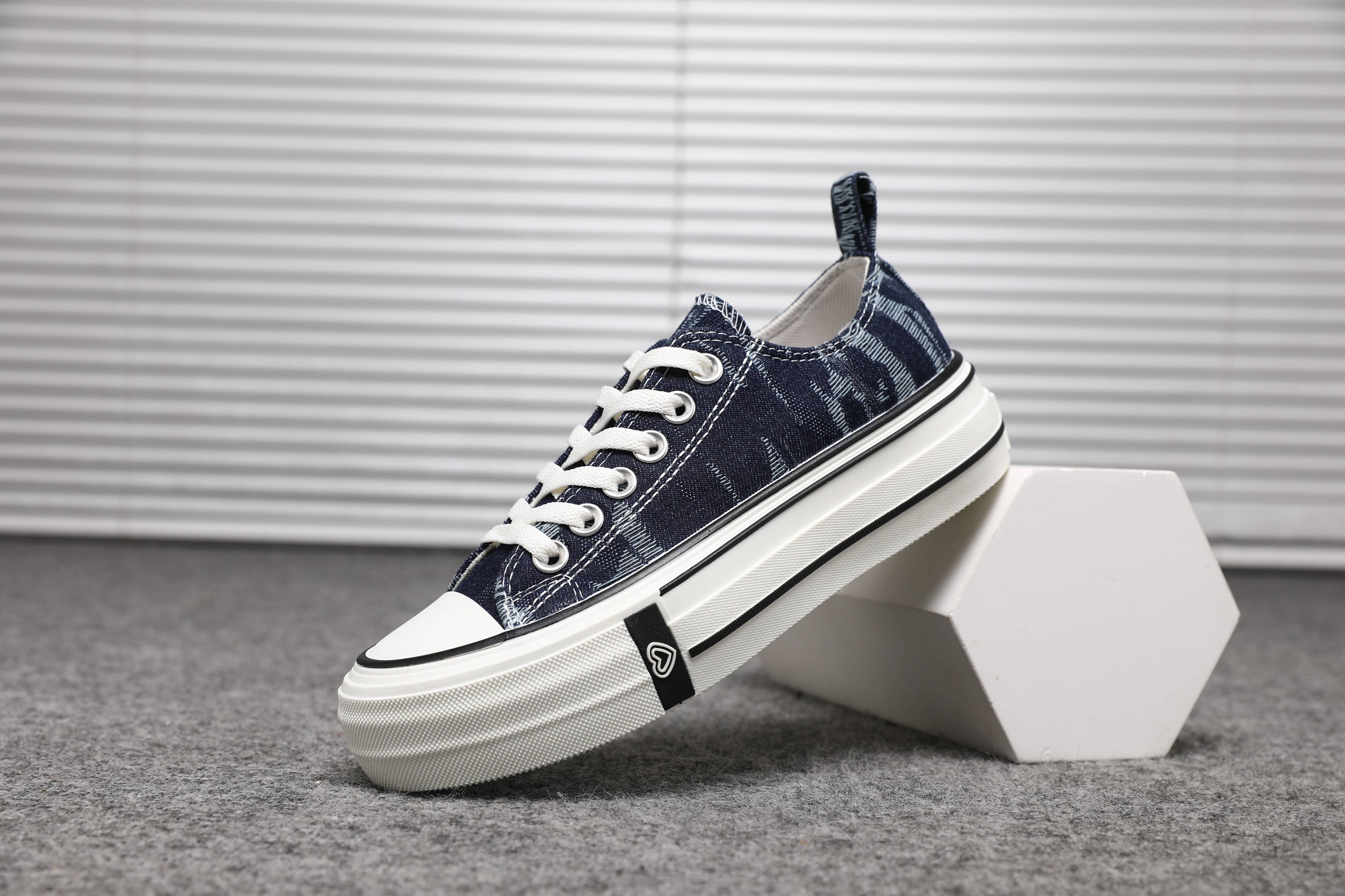 Top Staka - Wholesale Sneakers - Dames - Top Staka damessneakers van canvas met chunky plateauhak5