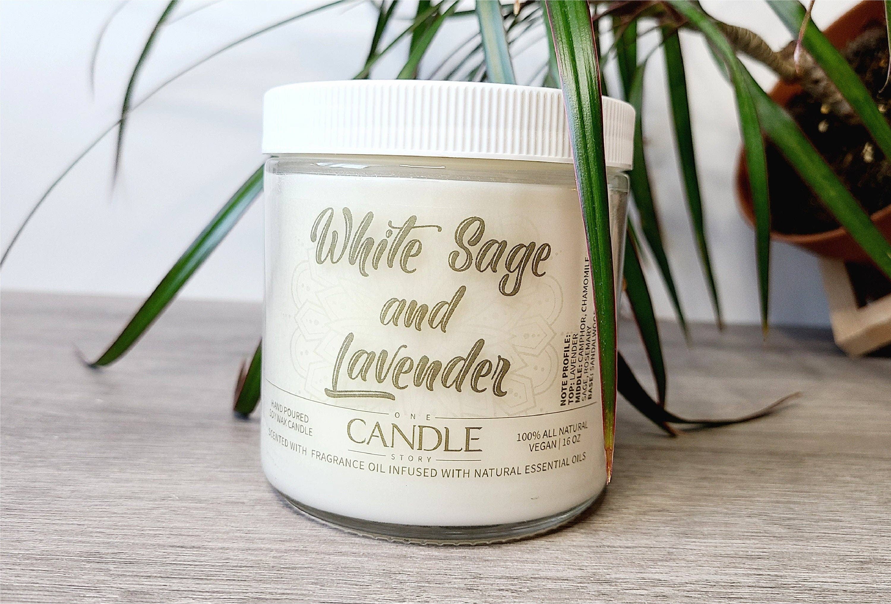 One Candle Story - Vendita all'ingrosso Candela in vasetto - Candele profumate alla salvia bianca/lavanda, Candela di cera di soia naturale al 100%, profumata con oli profumati infusi con oli essenziali naturali, aromaterapia