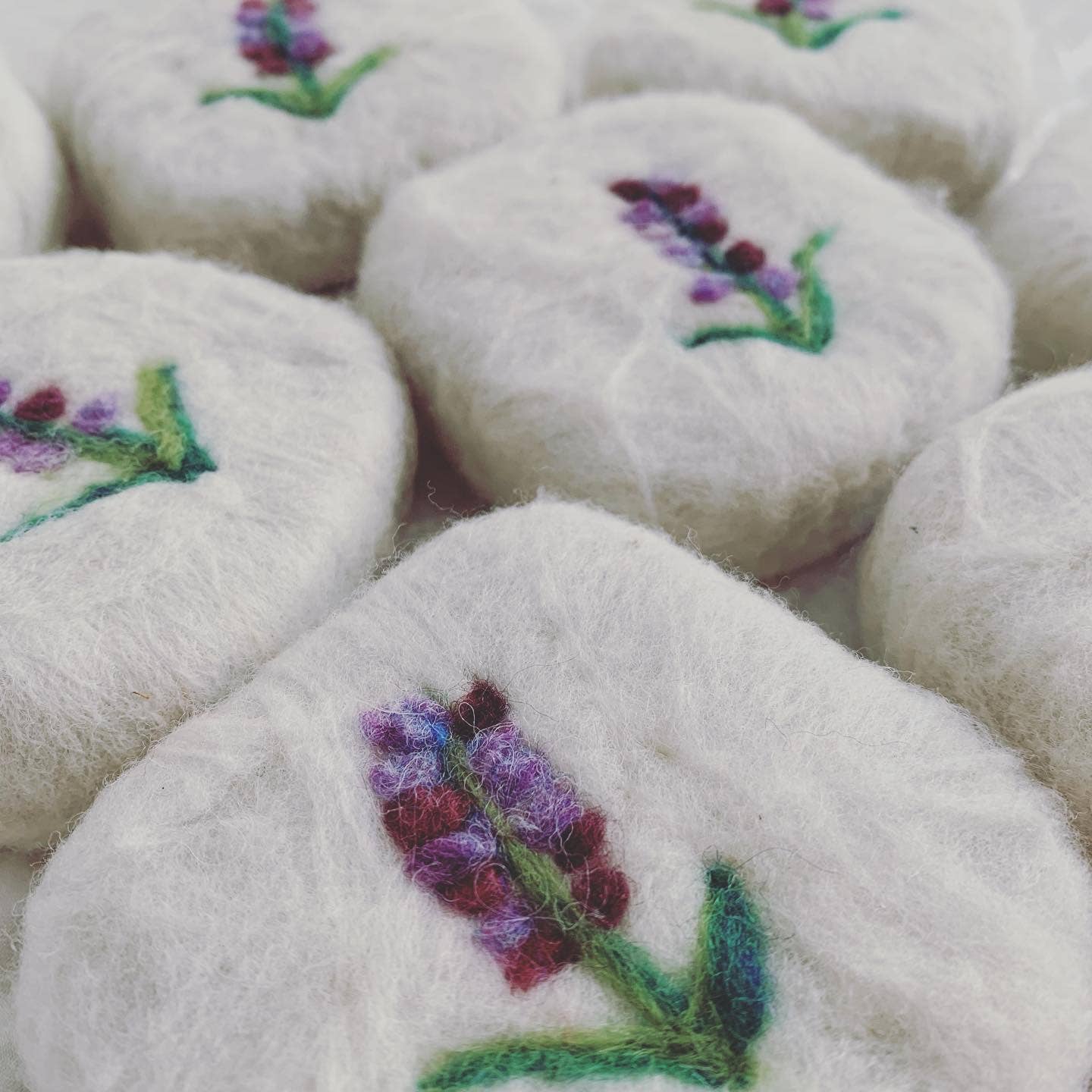 Ava Quinn's - Vente Pains de savon - Savon feutré à la fleur de lavande | Savon en laine fait main2