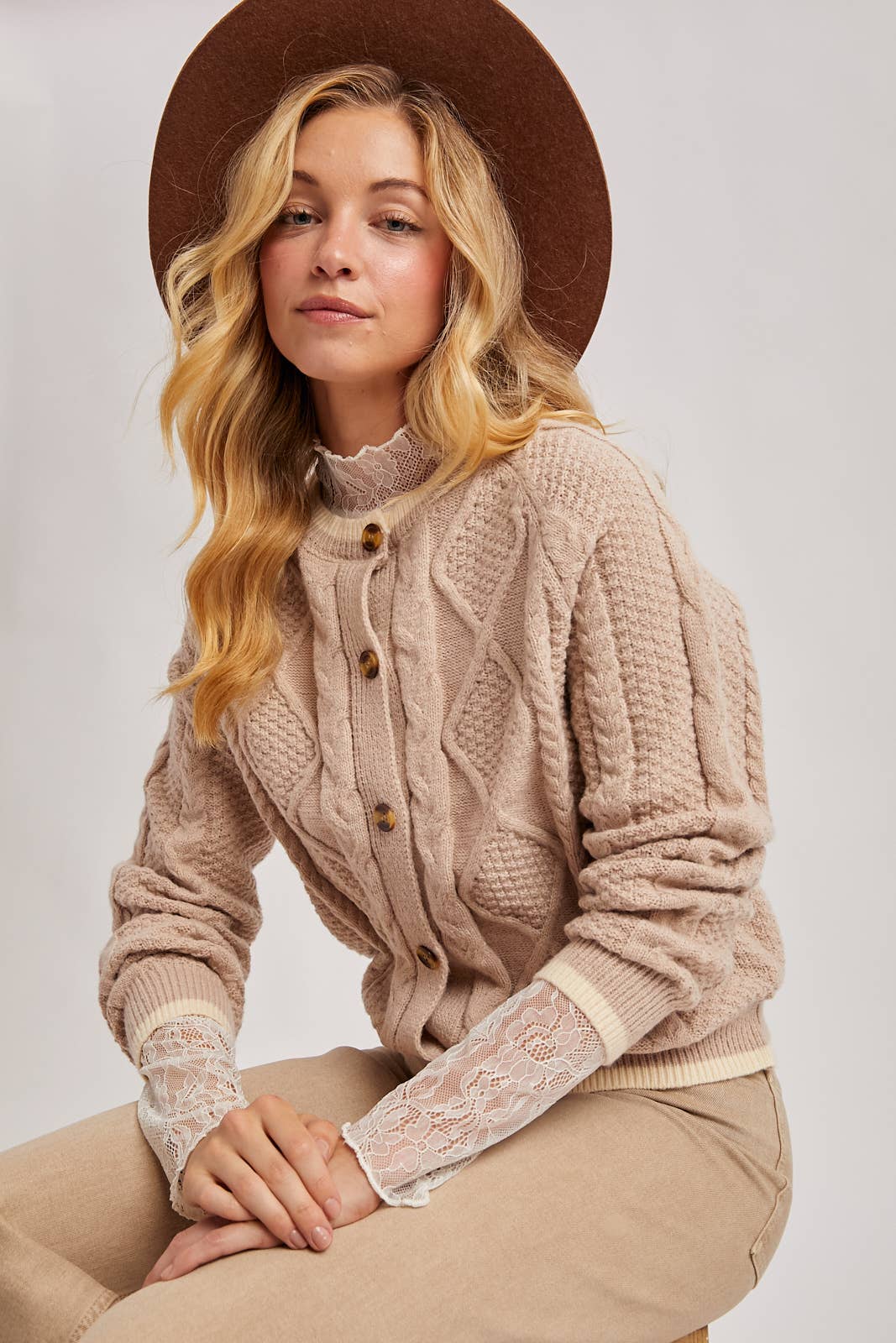 Bluivy - Vendita all'ingrosso Cardigan - Donna - CARDIGAN IN MAGLIA A TRECCE BUTTON DOWN23