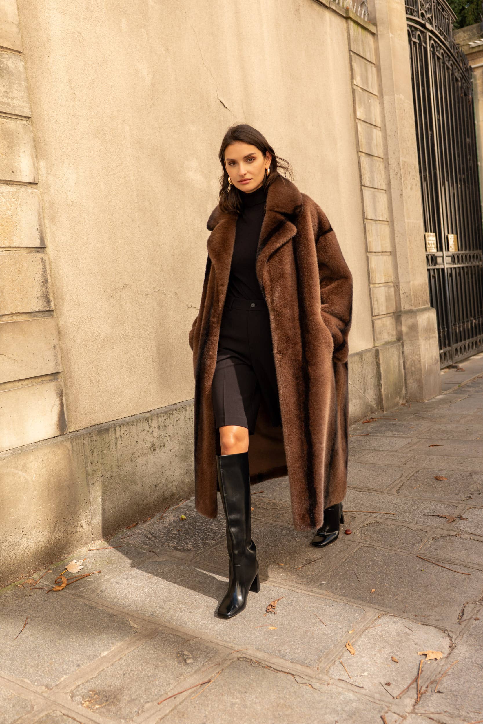 Attentif Paris - Wholesale Fur/Faux Fur Coat - Women's - Long synthetic fur coat with lapel collar53