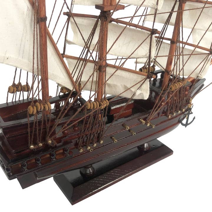 Hampton Nautical - Vente Décorations de table - Capitaine Kidd's Adventure Galley en bois White Sails Pirate Ship Modèle 20"2