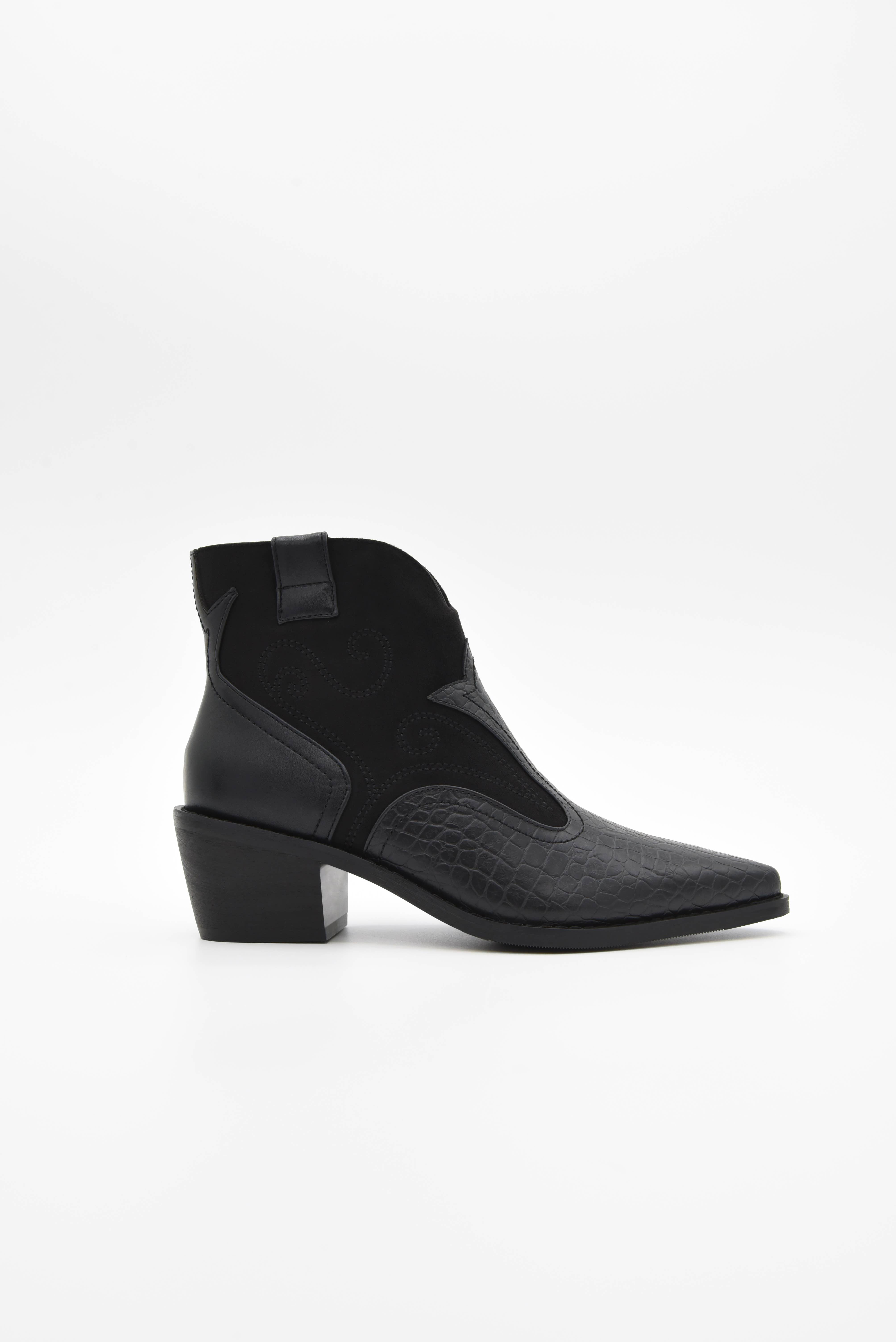 Azarey - Wholesale Cowboy Boots - Women's - Cowboy ankle boot with pointed toe and croco-effect 462K0621