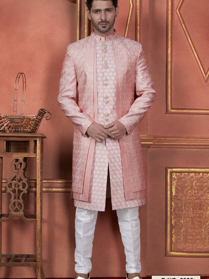 Sherwani Kurta Indo Occidentale Tradizionale in Arte Seta Rosa con Giacca e Pantaloni per Uomo - Lavoro di Ricamo a Filo per la vendita all'ingrosso da parte di HATKE BRIDE