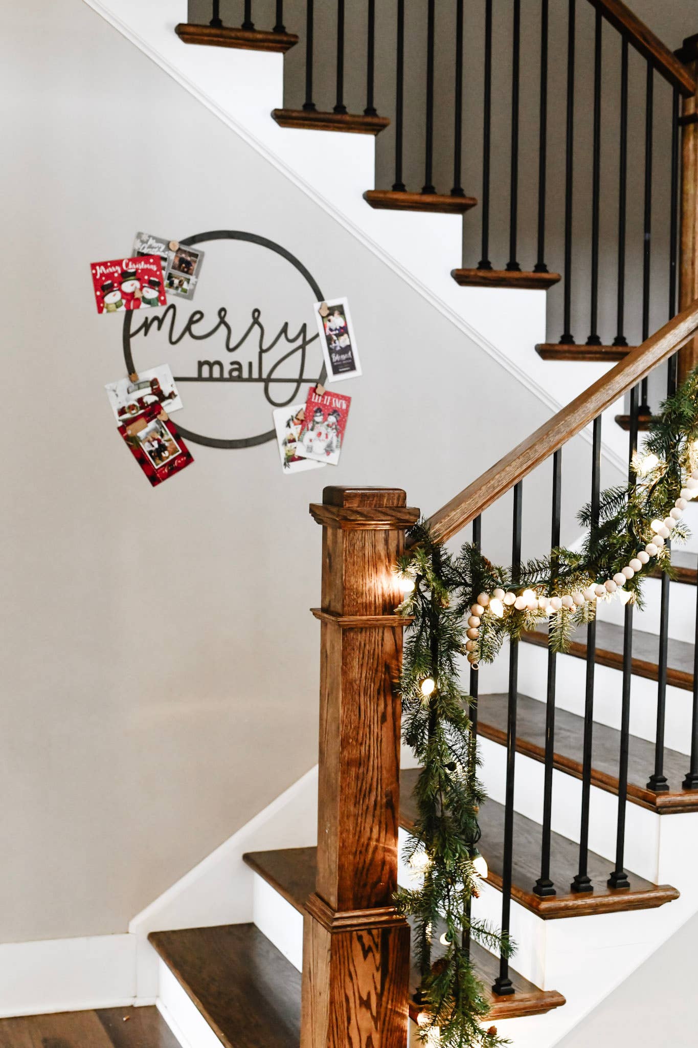 Keystone Steel Co. - Wholesale Christmas Wall Art - "Merry Mail" Magnetic Christmas Card Wreath - Script8