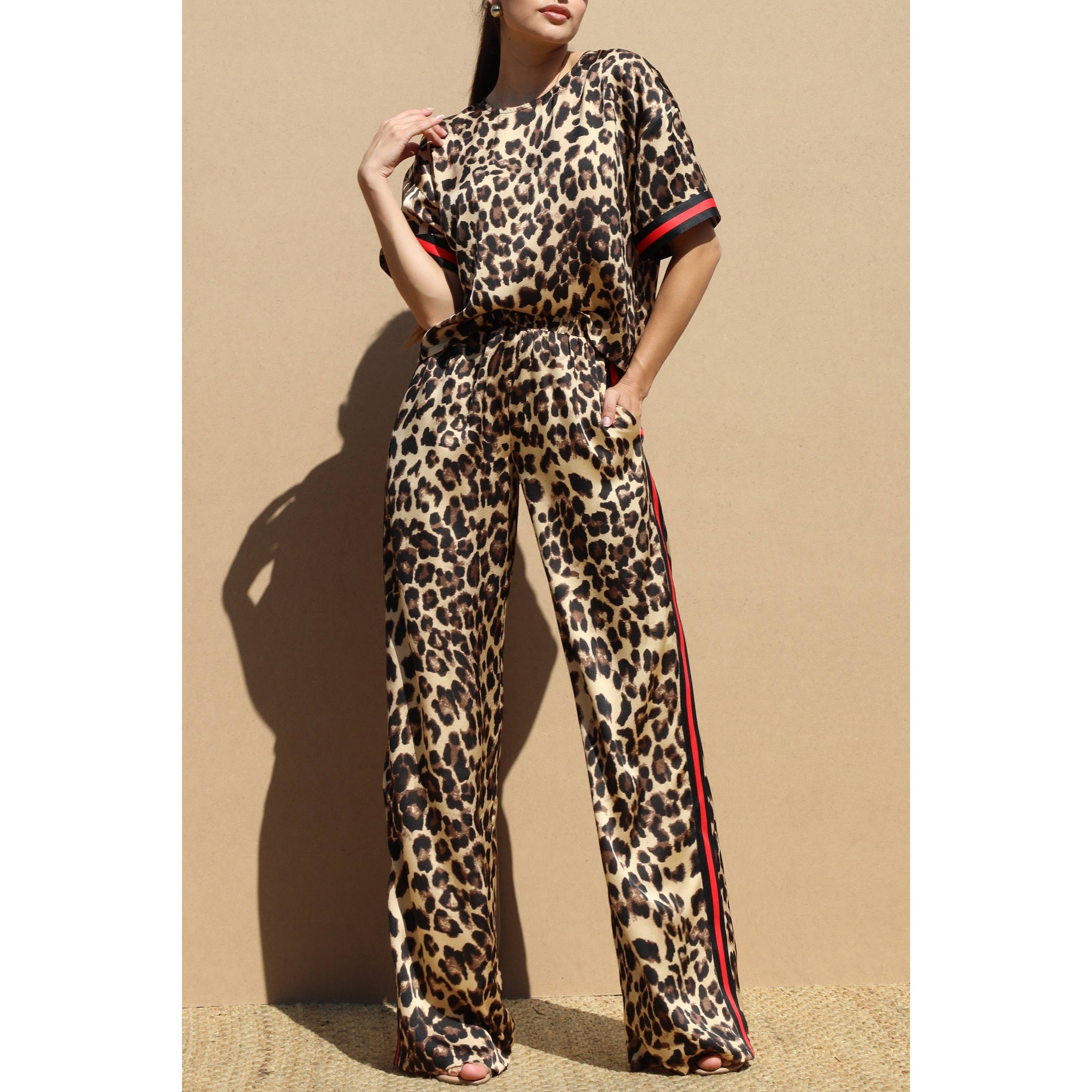 LEOPARDO Completo in raso con stampa leopardata e dettagli a righe in vendita all'ingrosso su Faire1