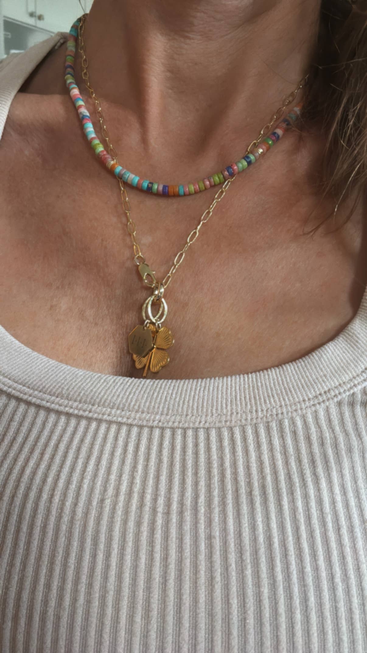 Sonya Renee Jewelry - Vente Collier de perles - Collier Minnie - Perles de Dolomite avec Inflexions Dorées18