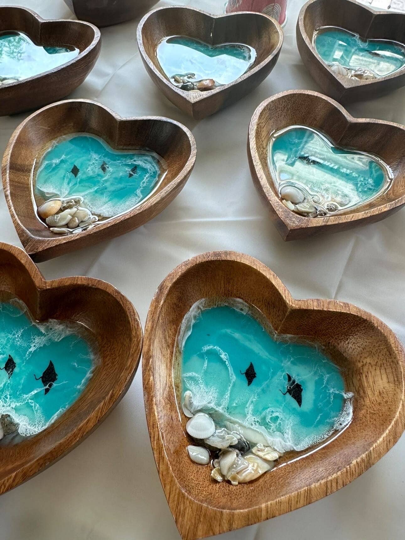 Woodware&Co - Vente Bol de service - Ensemble de 4 bols en forme de cœur en bois d'acacia faits à la main4