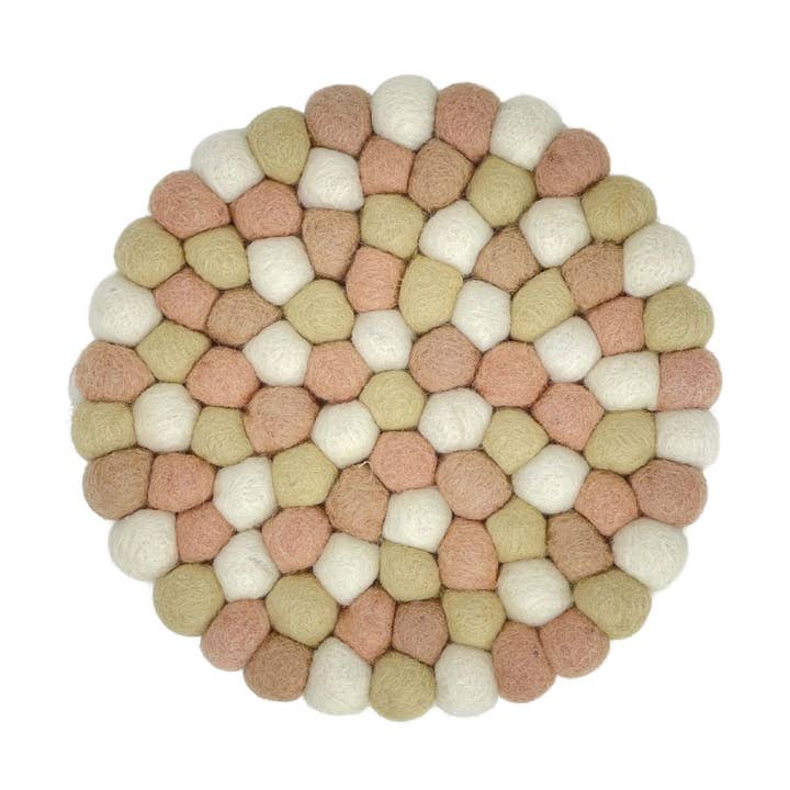 Dessous de plat boule en feutre : rond, sables du désert pour la vente par Global Crafts