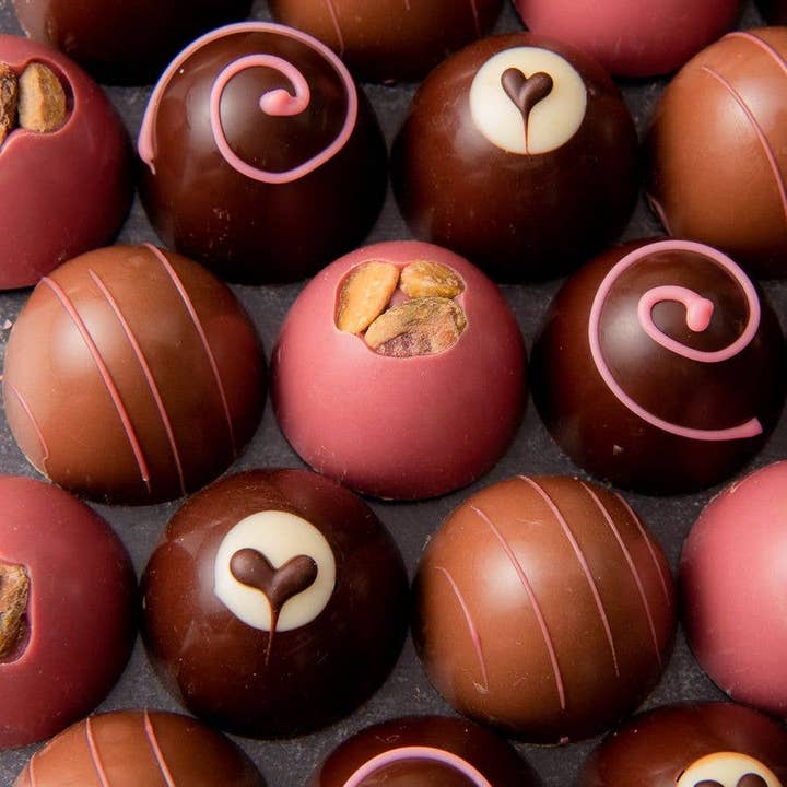 Ticket Chocolate - Wholesale Chocolate Box - Le Grand Classic Chocolate Truffles - Black and White Petite