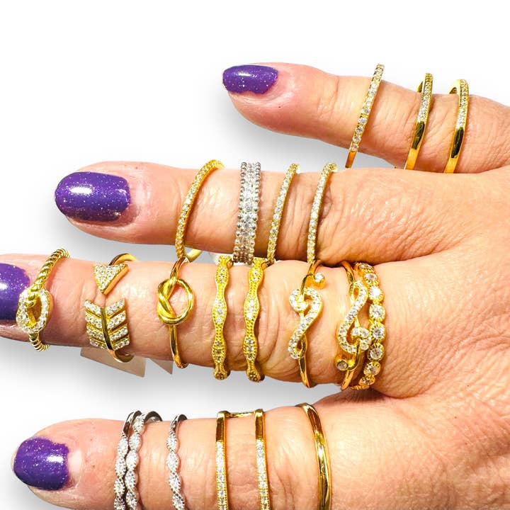 Bagues à empiler en or ou en argent sterling pour la vente par Janine’s Jewelry Design