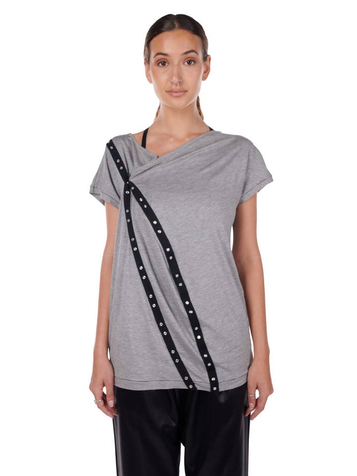 Grigio Chiaro Top drappeggiato asimmetrico con bottoni a pressione - Grigio in vendita all'ingrosso su Faire