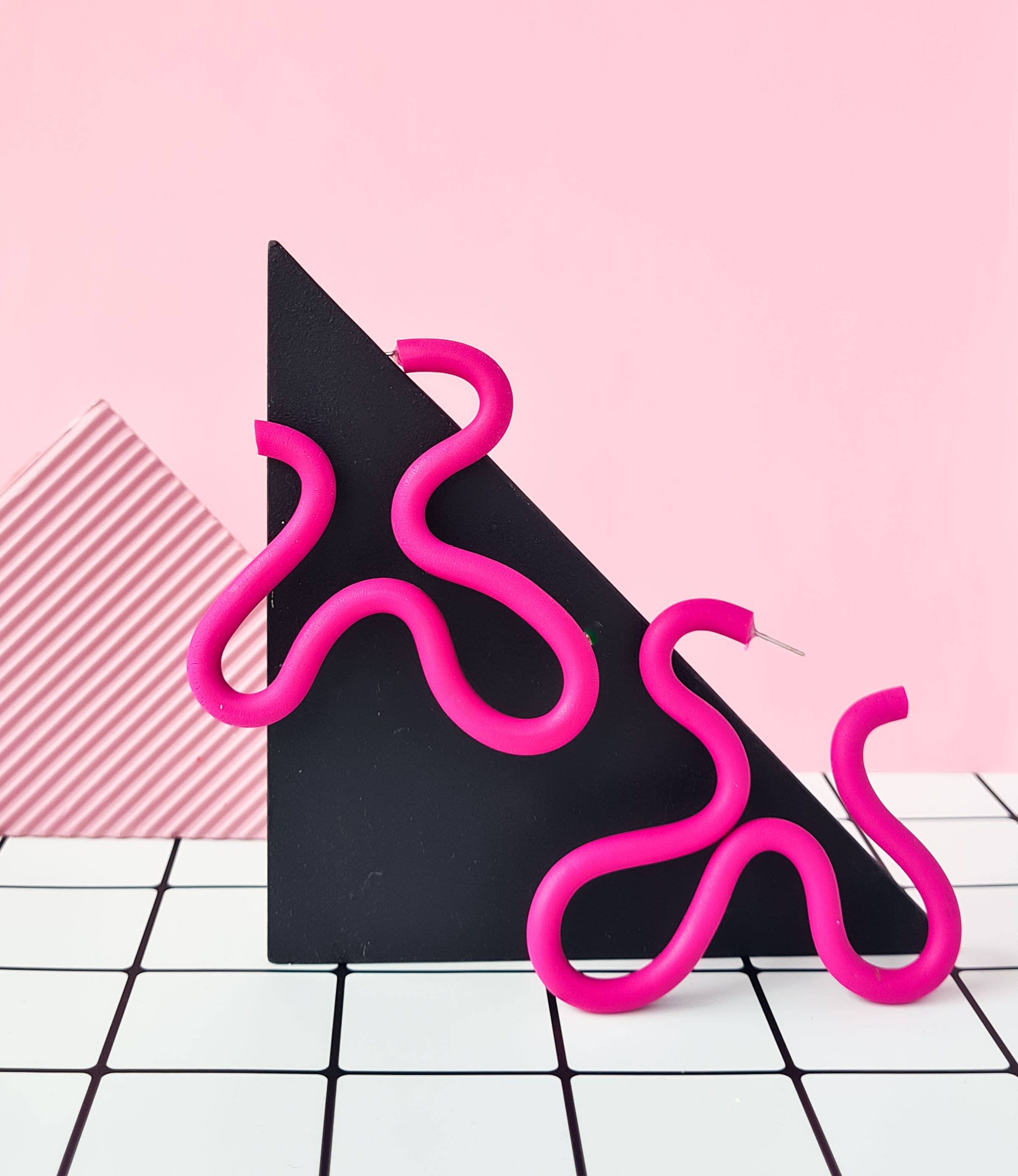 Mono - Wholesale Hoop Earrings - polymer clay squiggle earrings in 8 different colors. 8