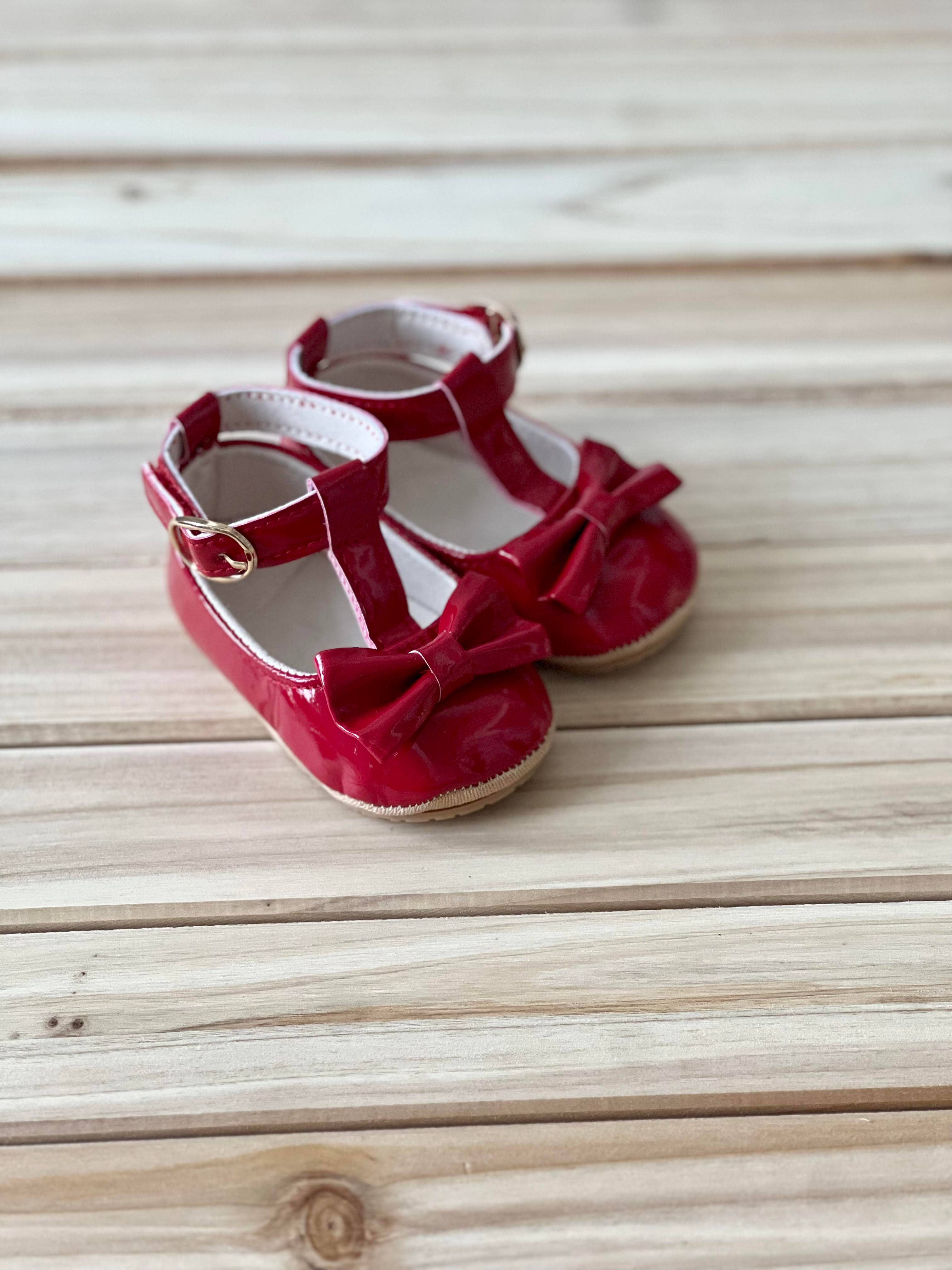 Brittany's - Vente Chaussures élégantes – enfant - Bracelet en T en cuir verni rouge pour petites filles Mary Janes