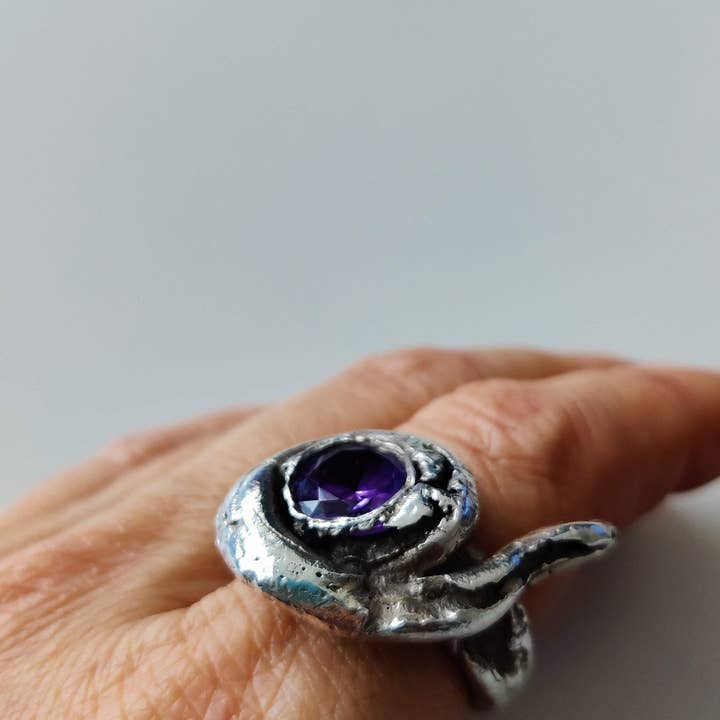 Unique silver ring, purple zirconia für den Großhandel von ArtBi Design