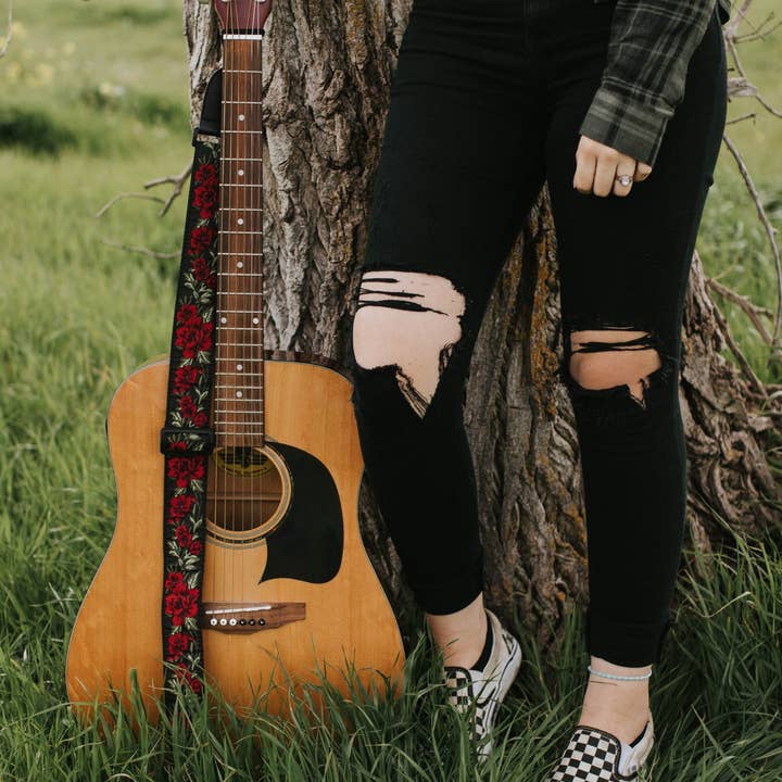 Gradzo - Wholesale Guitar strap – Unisex - Red Roses Woven Guitar Strap5