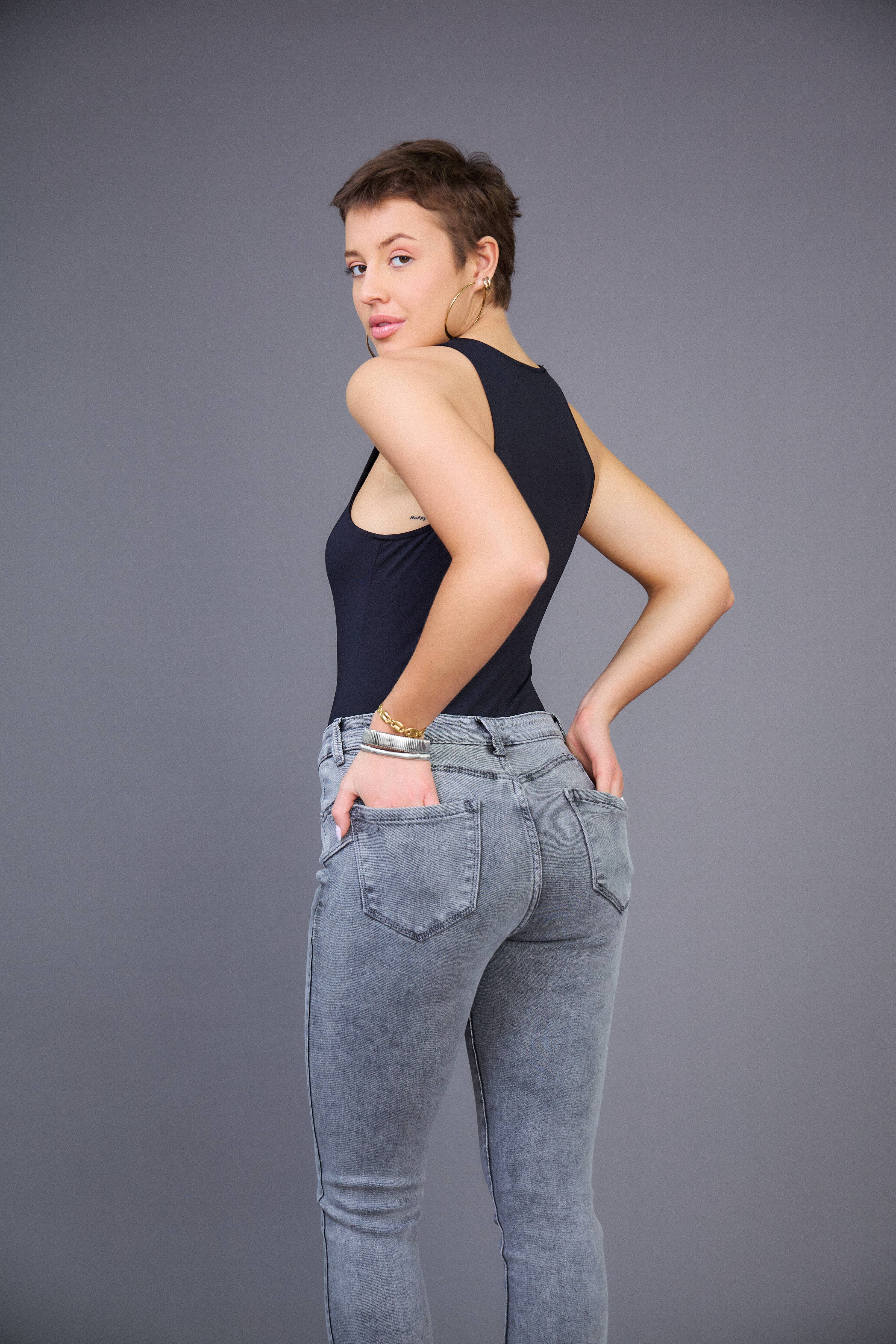 ANA & LUCY - Wholesale Jeans - Women's - Washed slim jeans (Push-up)3