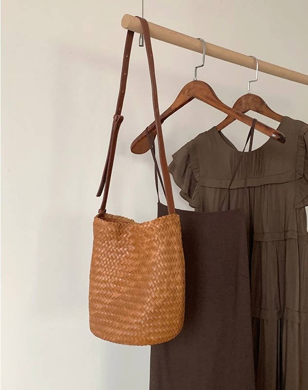 Sook Stainable - Vendita all'ingrosso Tracolla - Donna - Borsa a tracolla intrecciata a secchiello in pelle10