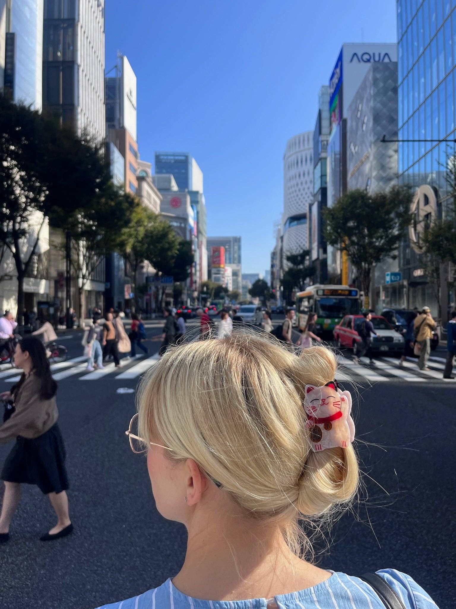 White Hand-painted Lucky Cat Claw Hair Clip | Eco-Friendly for wholesale on Faire3