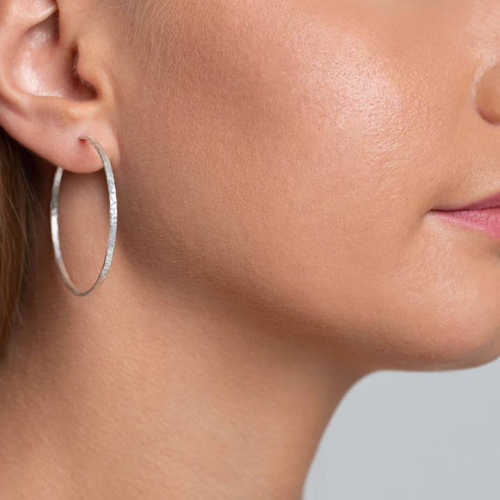 Cerceau martelé Canggu pour la vente par Mimi + Marge