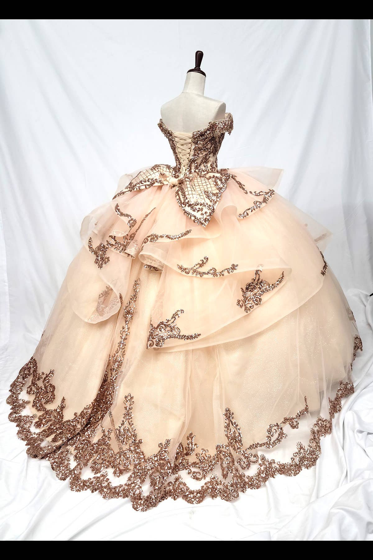 Chicas - Wholesale Dress - Women's - Multilayered Quince Dress With Bow and Sequins CHF306311