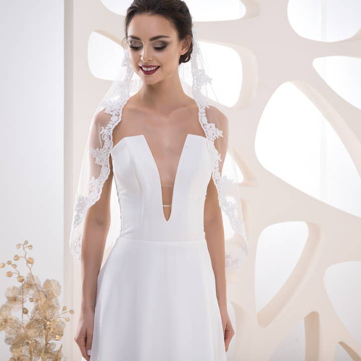 Veil with Embroidery Lace for wholesale by Bajabella