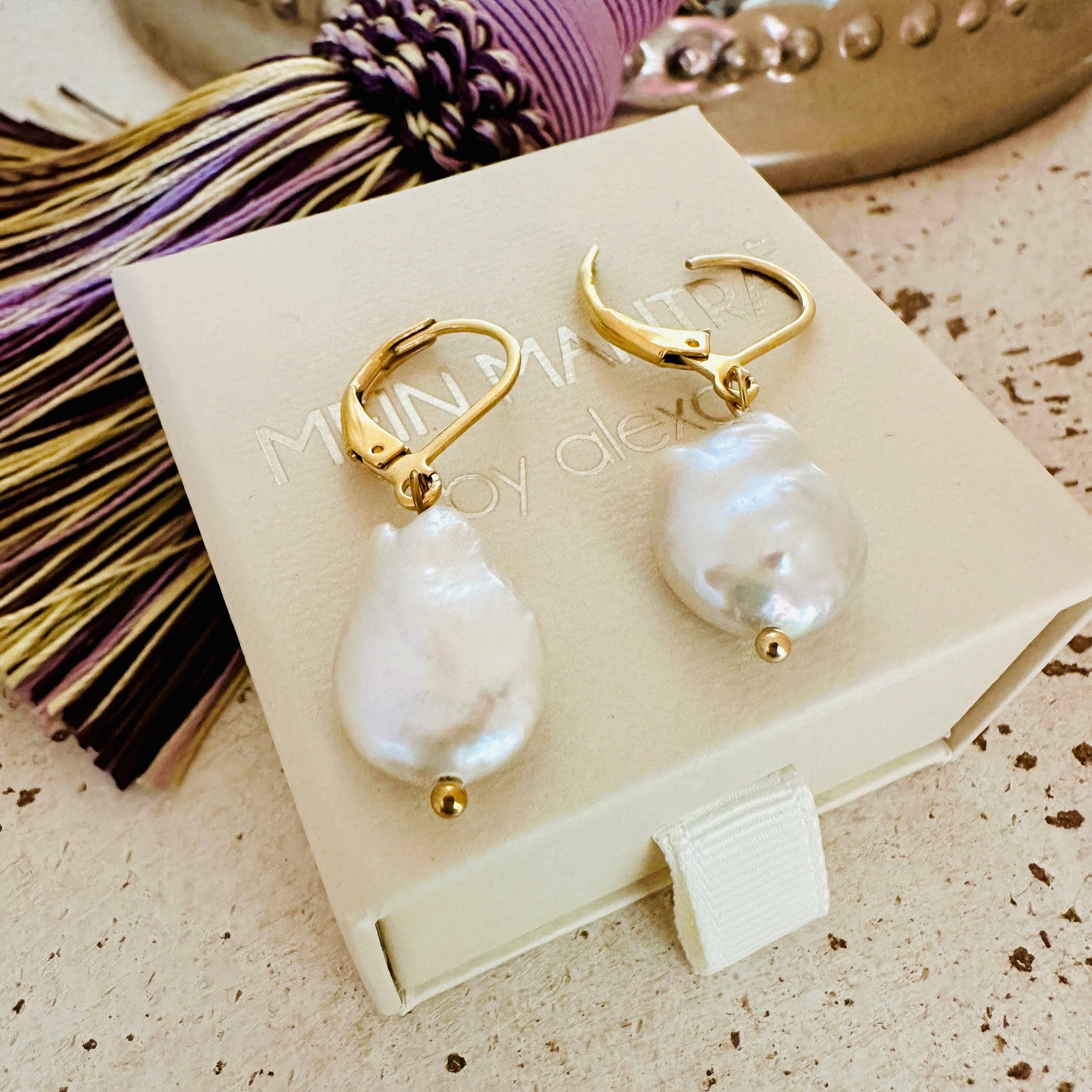 oro Orecchini in acciaio inox dorato con perle barocche in vendita all'ingrosso su Faire1