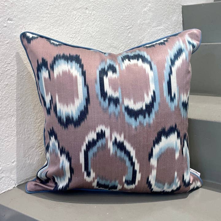 Almofada de Seda Ikat Nuvens Fofas | Travesseiro de Seda Ikat Nuvens Fofas por atacado de Mila∞Miro by Emelie