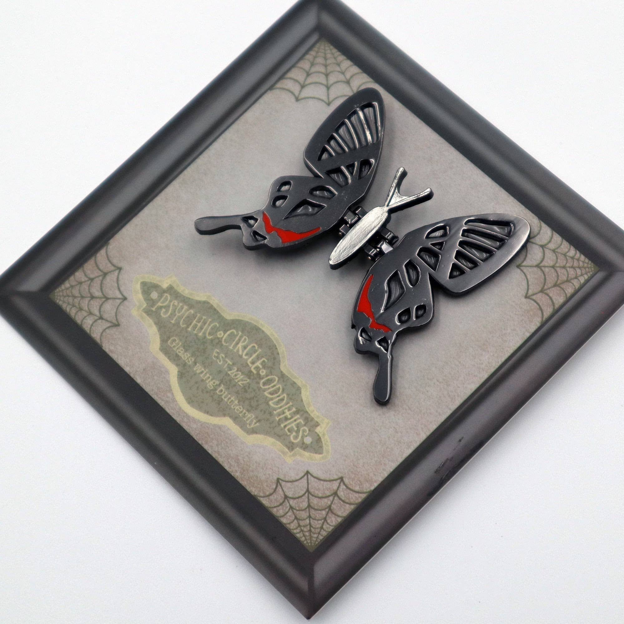 Psychic circle oddities - Venta al por mayor Botón/prendedor - Alfiler de esmalte de ala móvil mariposa de cristal3