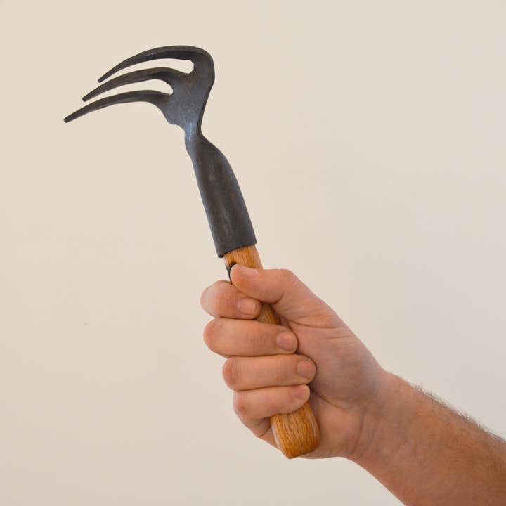 Ameico UK Ltd - Wholesale Garden Tool - Master Shin's Anvil - Gardening #70 Hand Cultivator 3-Tine