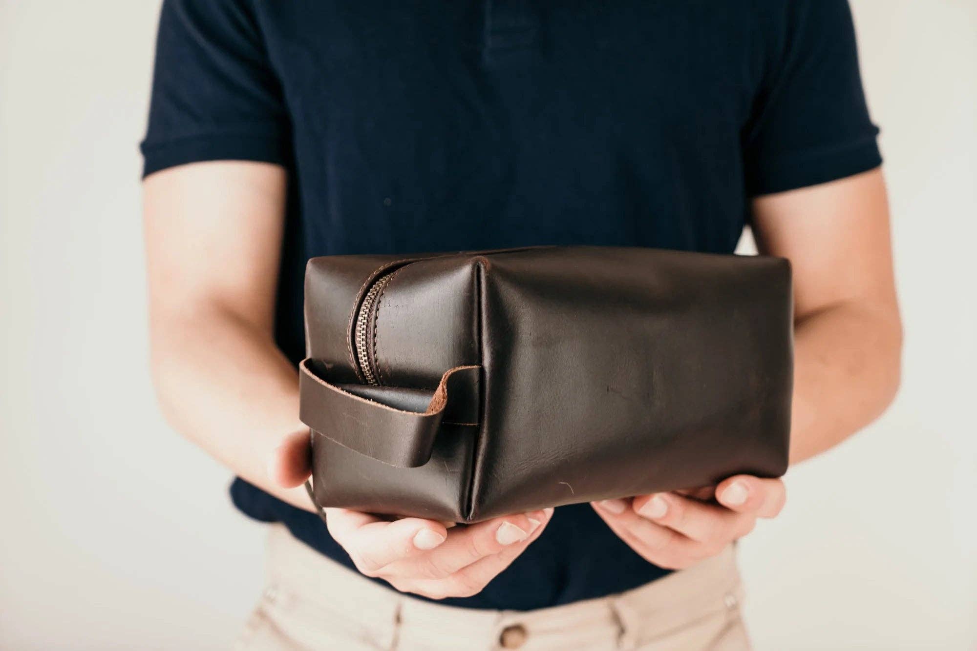 Donkerbruin Gepersonaliseerde Cadeaus voor Bruidsjonkers Toilettas | DB voor groothandel op Faire7