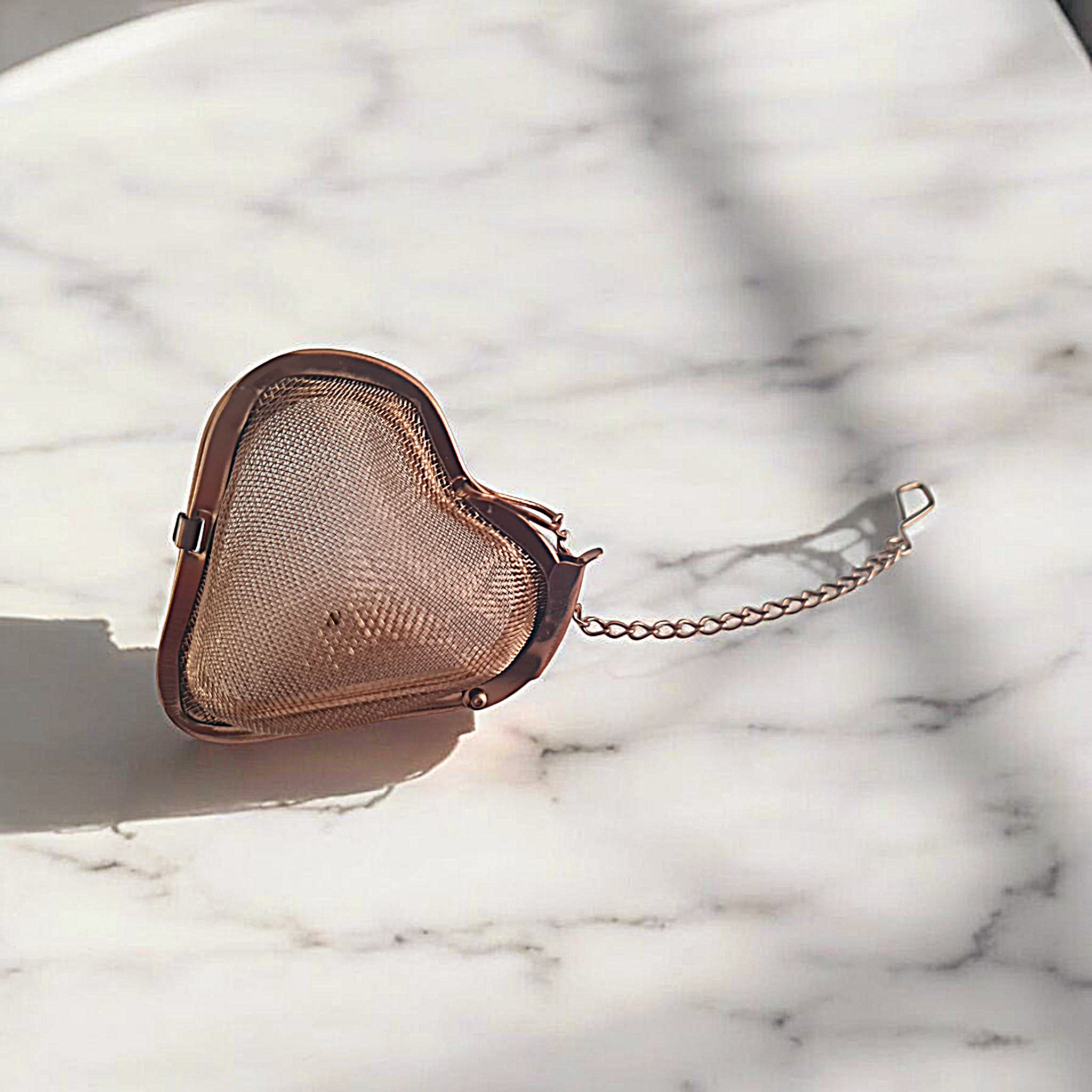 Sostraw & SmartThings - Vente Passoires à thé/infuseurs - Infuseur à thé en forme de cœur en maille - 4 couleurs disponibles7