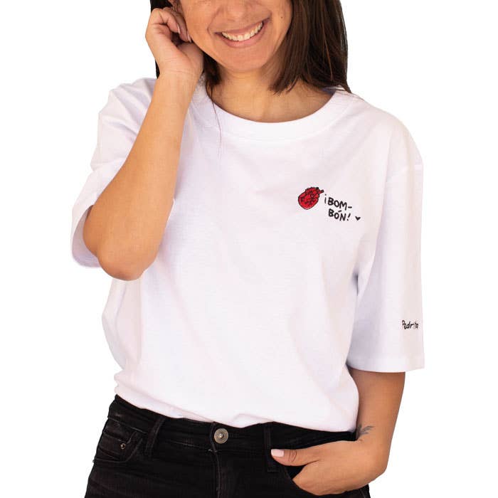 T-shirt met borduursel - ¡Bom-bón! voor wholesale door Pedrita Parker