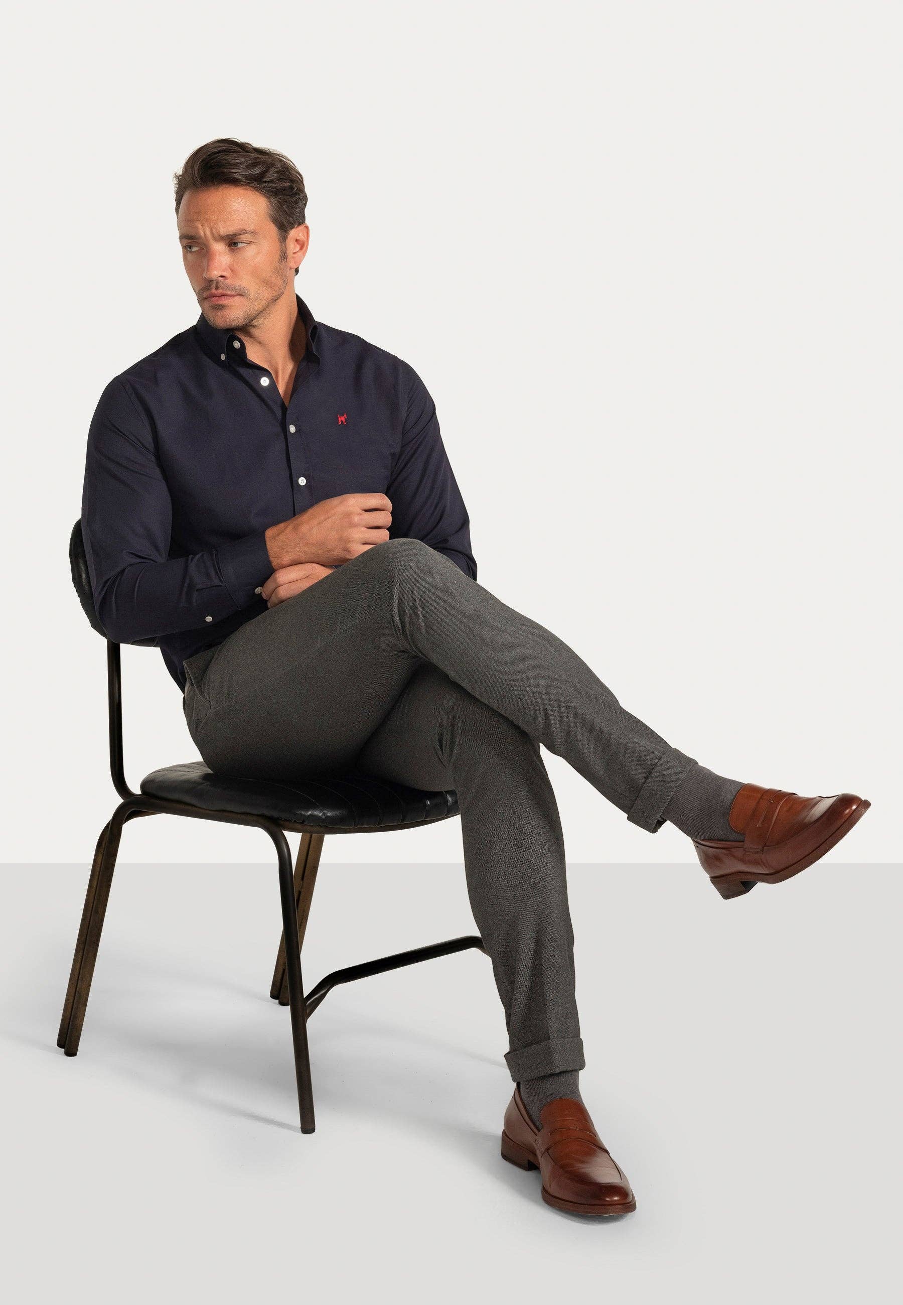 williot – Großhandel Hemd mit Button-down-Kragen – Herren – Schlichte marineblaue Slim-Fit Oxford-Hemd