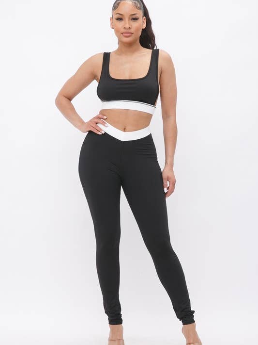Ensemble haut court et legging à encolure carrée pour la vente par Belita Collection