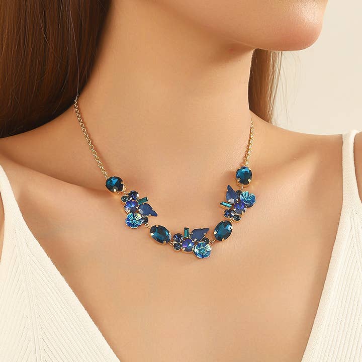 Collana fiori e strass in vetro multiforme – 26AHCC002 per la vendita all'ingrosso da parte di Blossom bijoux
