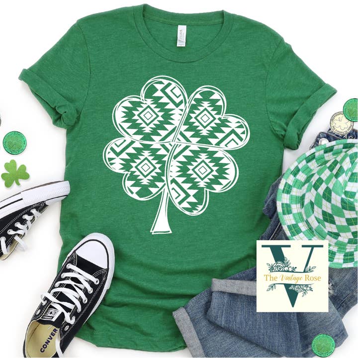 Aztec T-shirt met klaverprint en vier blaadjes voor wholesale door The Vintage Rose