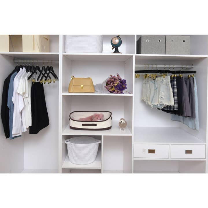 Quality Hangers - Vente Cintres - W072 Cintres à jupe en bois semi-incurvés - Noir avec crochet doré8