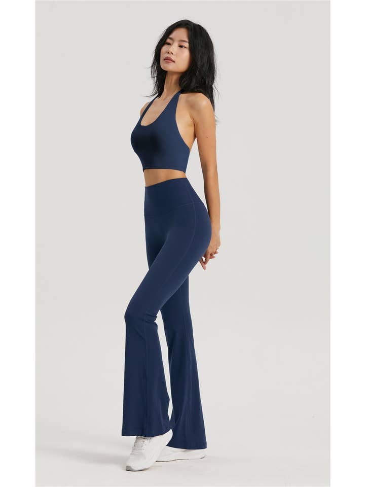 91thelabel - Venta al por mayor Conjunto de ropa deportiva - Mujer - Conjunto deportivo Daphne Lycra® con top halter y pantalones acampanados5