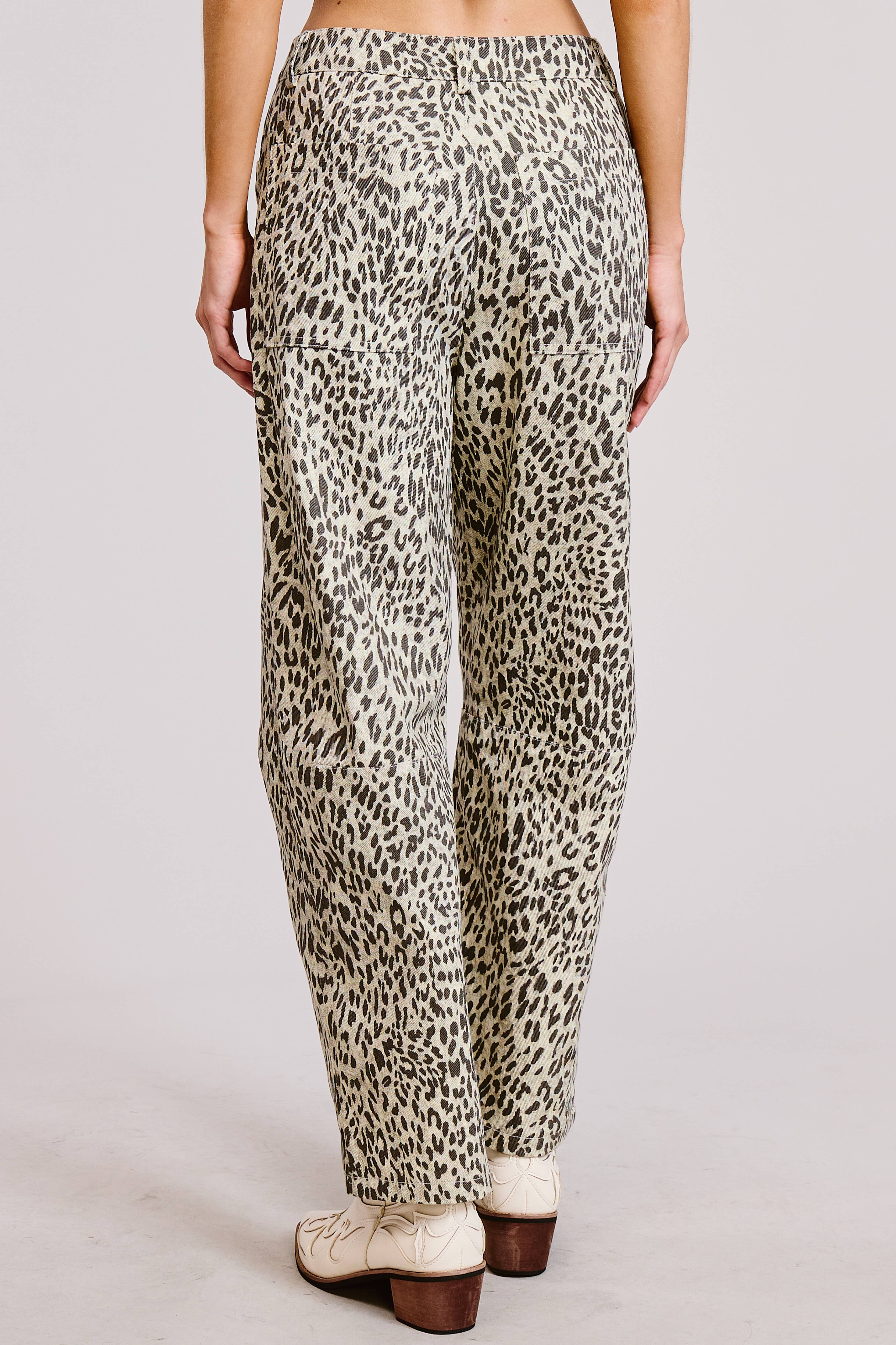 Mimosa - Wholesale Jeans - Women's - Leopard Print Barrel Leg Denim Jeans11