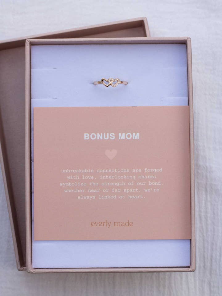 Forbundne hjerter med CZ-ring • Bonus Mom for engroshandel hos Everly Made