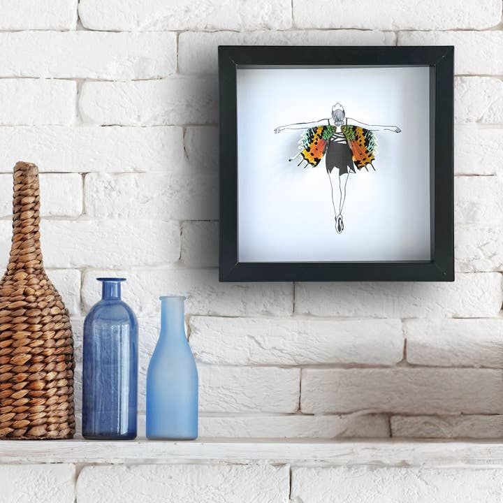 Isms - Vente Décoration murale - Art encadré par une fée ballerine avec une véritable aile de papillon3